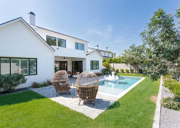 Breeze - Sparkling Pool - Mins To Old Town Ferienhaus